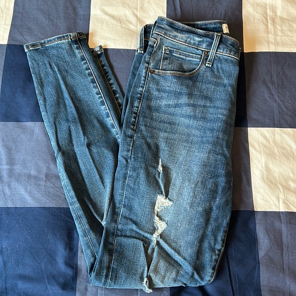 Abercrombie and Fitch curve love super skinny high rise. Size 28 or six.